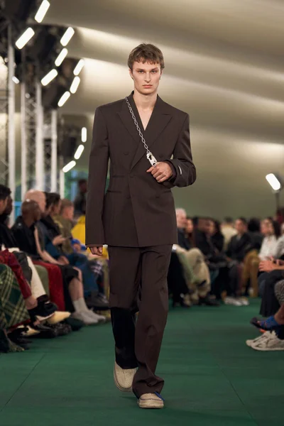 Look 49